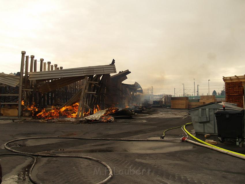 Grossbrand Holzlager Siegburg Industriestr P249.JPG